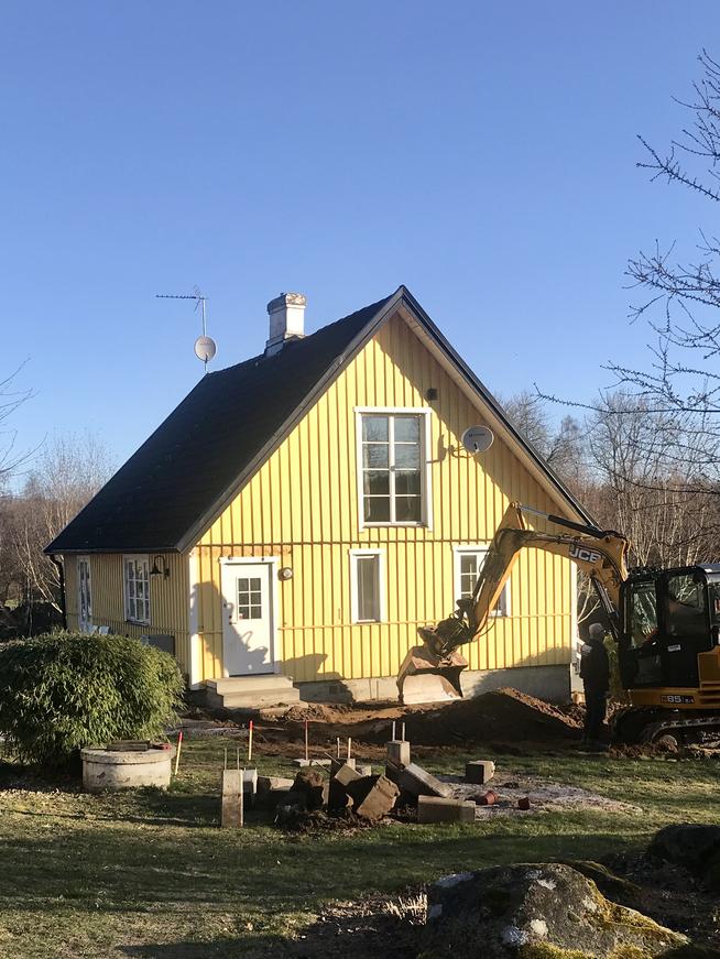Här har Håkan börjat gräva inför en tillbyggnad.