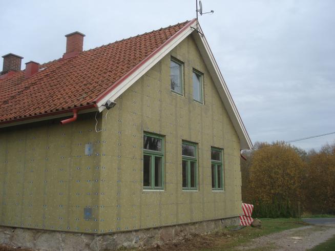 Putsbärande isolering och putsnät är monterat.
