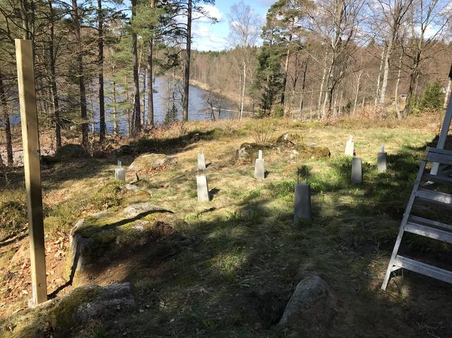 Här skall byggas ett stort trädäck.